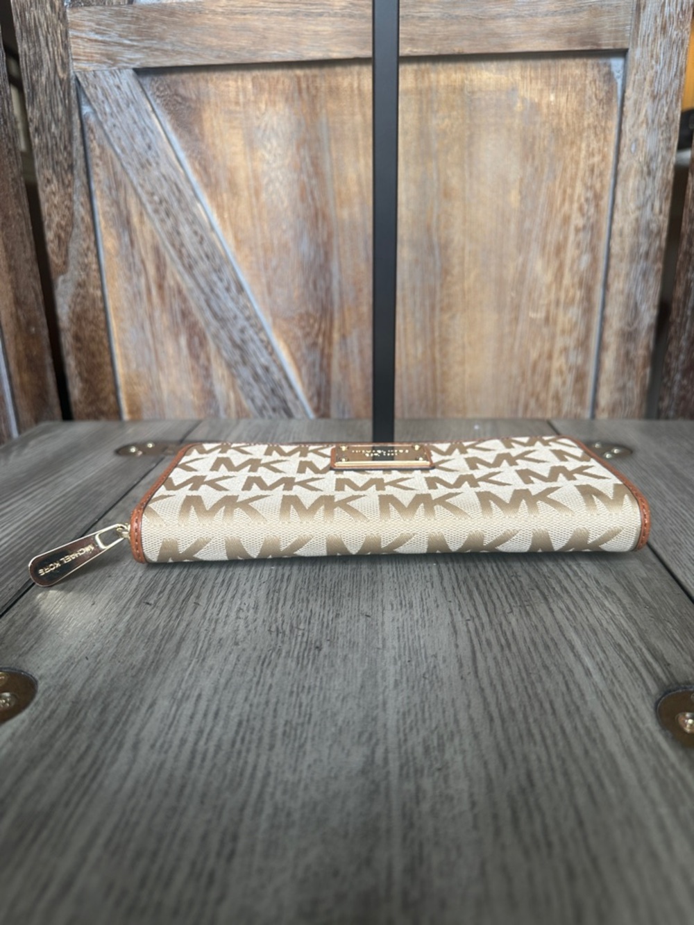 Michael Kors Jet Set Continental Zip Around Wallet with Gold Hardware - Picture 6 of 12